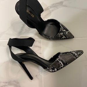 Women heels black snake skin size 6 Express